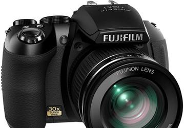 Объектив камеры Fujifilm FinePix HS10 охватывает диапазон 24-720 мм (30-кратный «зум»)